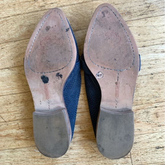 Vince Camuto blue suede pointed toe mules women’s size 7 - Picture 4 of 4